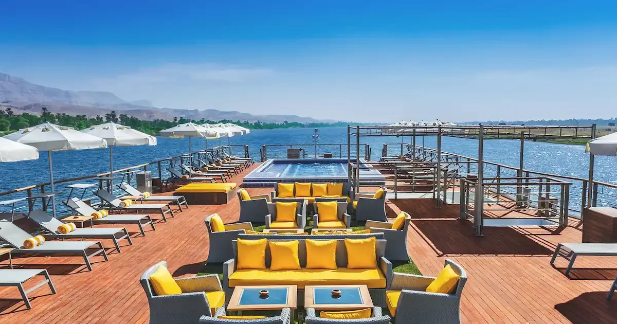 Oberoi Philae outdoor pool