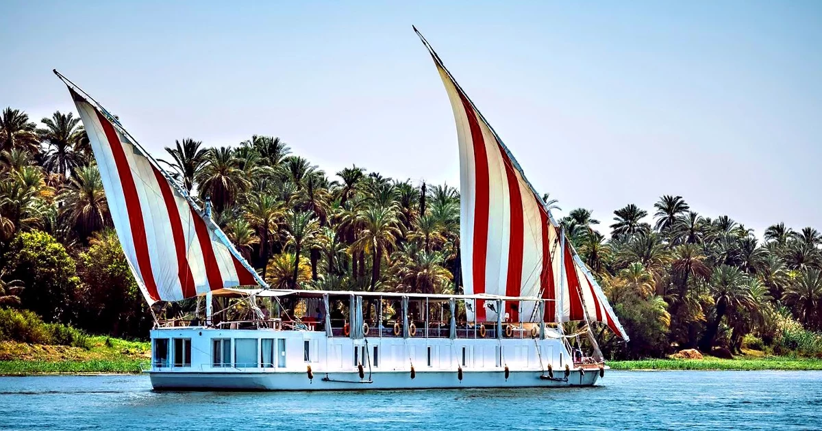 Nour El Nil Dahabiya sailing the Nile