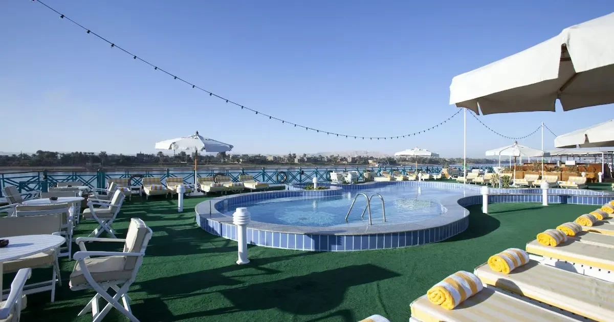 Sonesta Moon Goddess sundeck pool