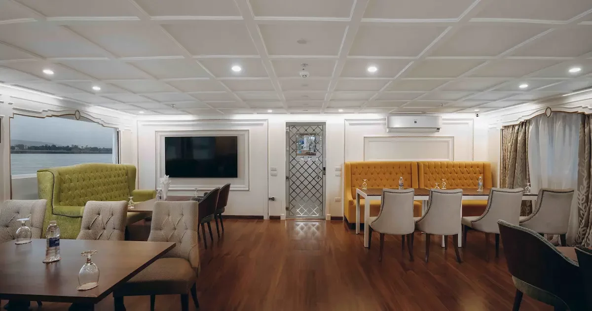 Dining setup on La Rose Dahabiya