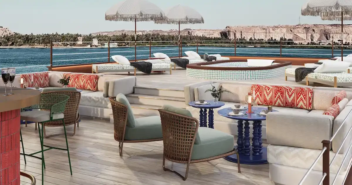 Dining on Nawara Dahabiya