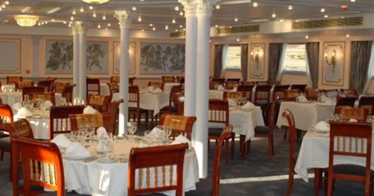 nile dolphin cruise ship dining