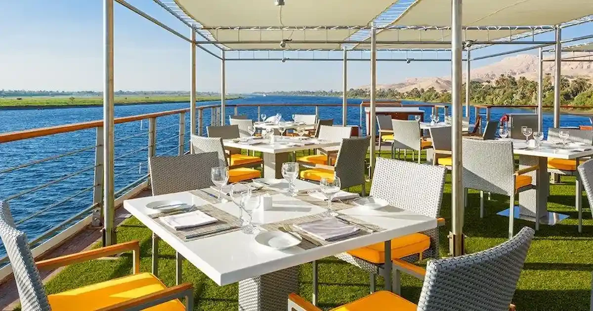 Fine dining on Oberoi Philae