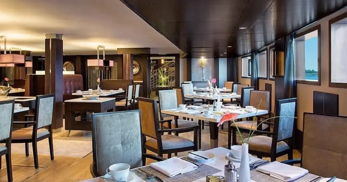 Fine dining on Oberoi Philae