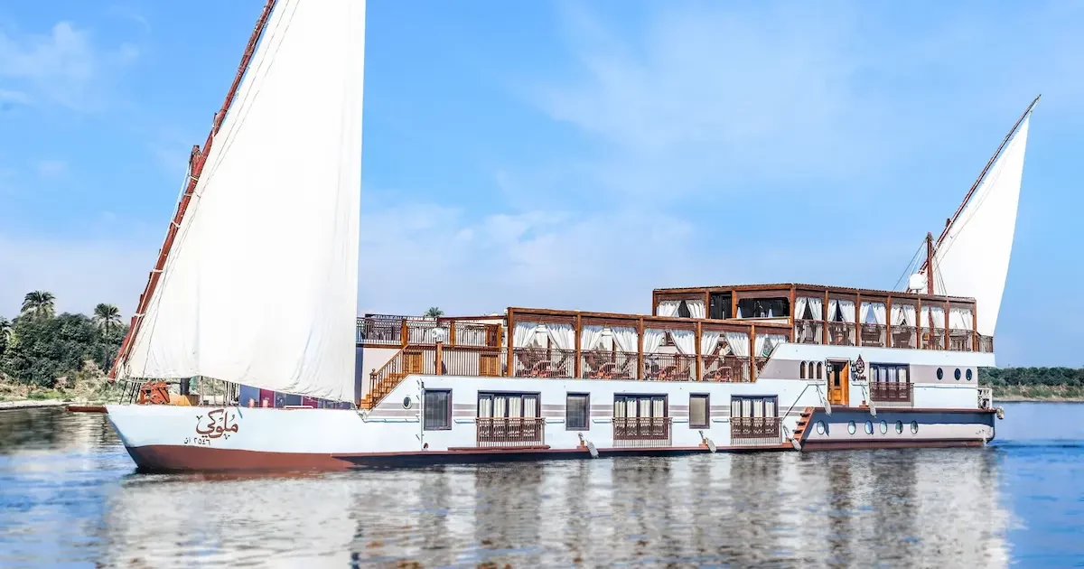 dahabiya-sailing-nile Dahabiya sailing on the Nile River