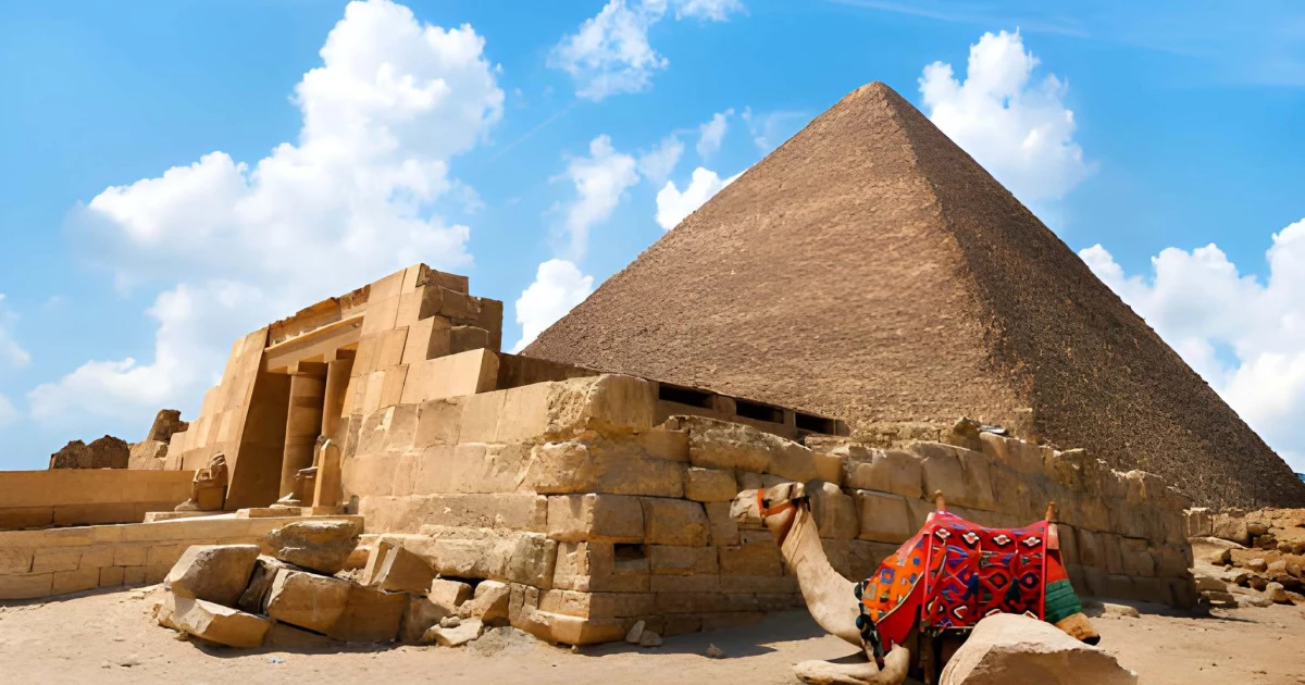 Cairo to Aswan group tour at the Giza Pyramids
