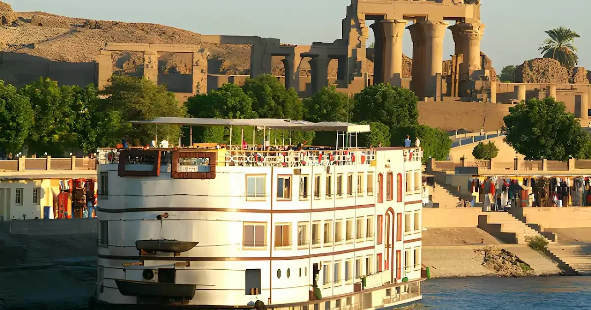 Nile cruise on a Cairo to Aswan group tour