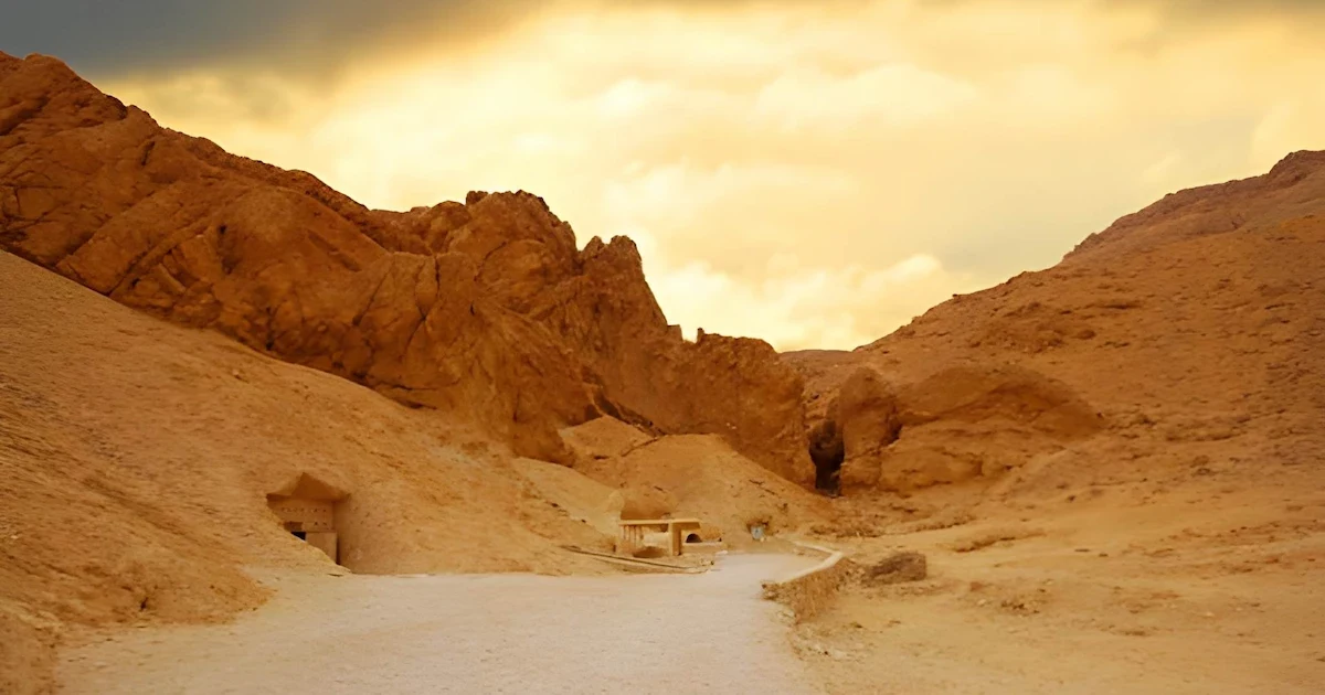 Group tour at Valley of the Kings Luxor