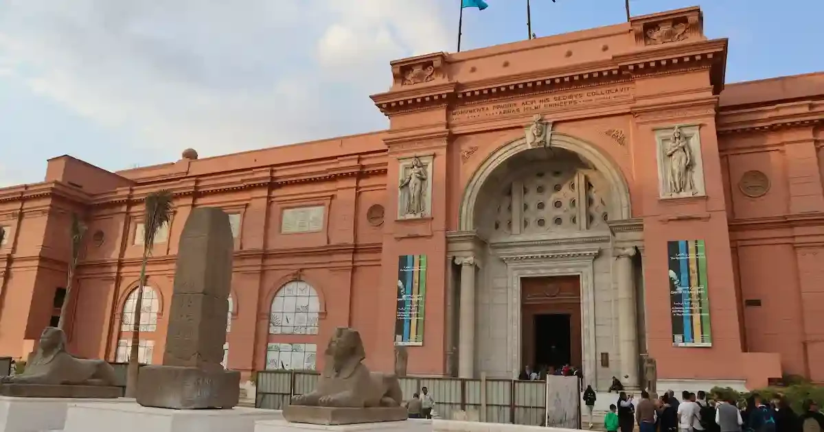 9-day Cairo, Nile Cruise and Sleeper Train tour exploring the Pyramids of Giza, Luxor temples, and the Nile between Luxor and Aswan