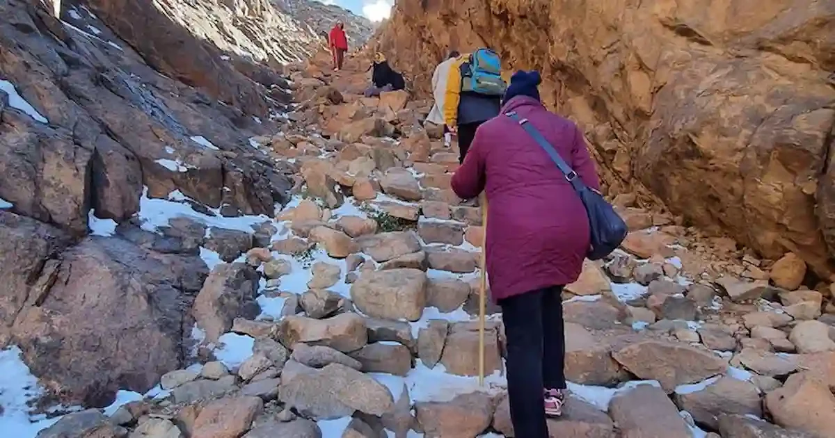 hikers reaching summit mount sinai sharm el sheikh