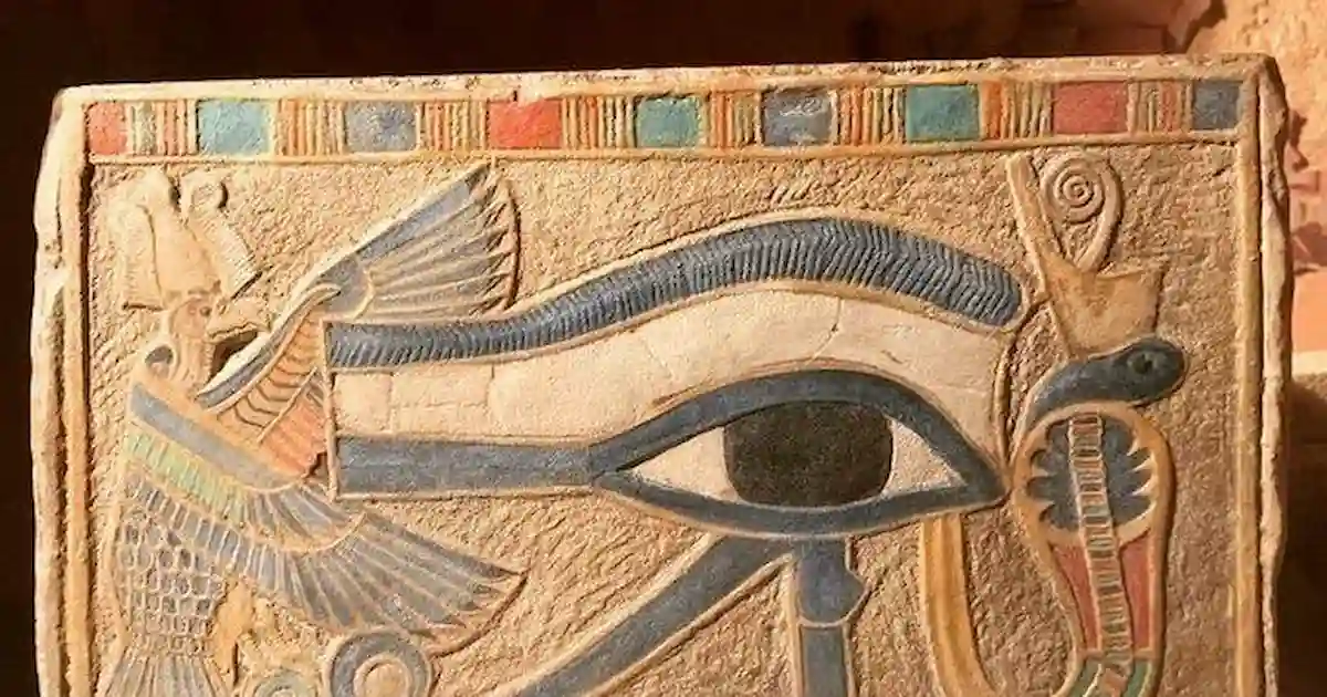 eye of ra amulet gold egypt.
