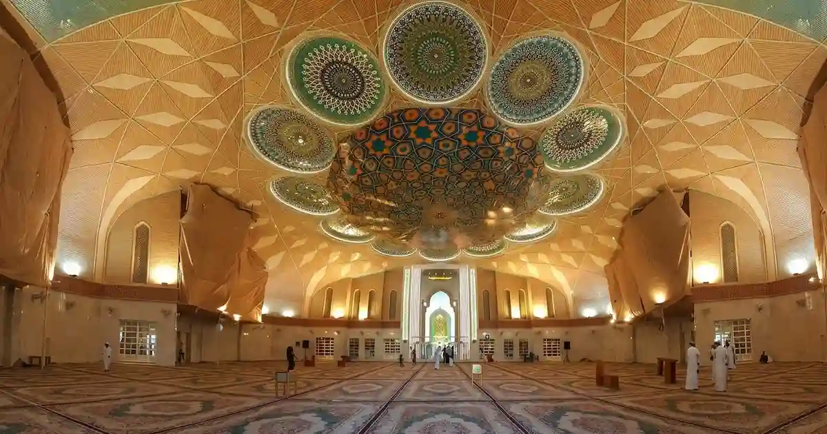 al hussein mosque interior lanterns.jpg