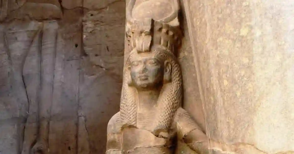 queen nefertari temple abu simbel