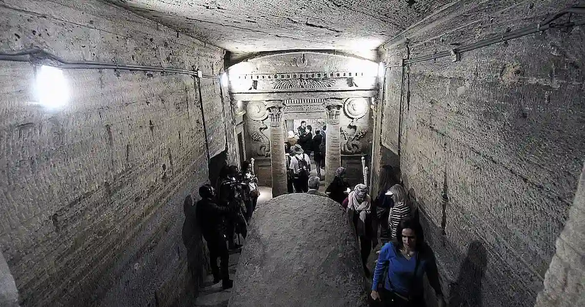 alexandria catacombs of kom el shoqafa chamber