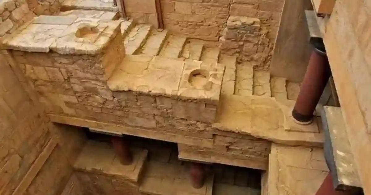 catacombs of kom el shoqafa interior staircase.