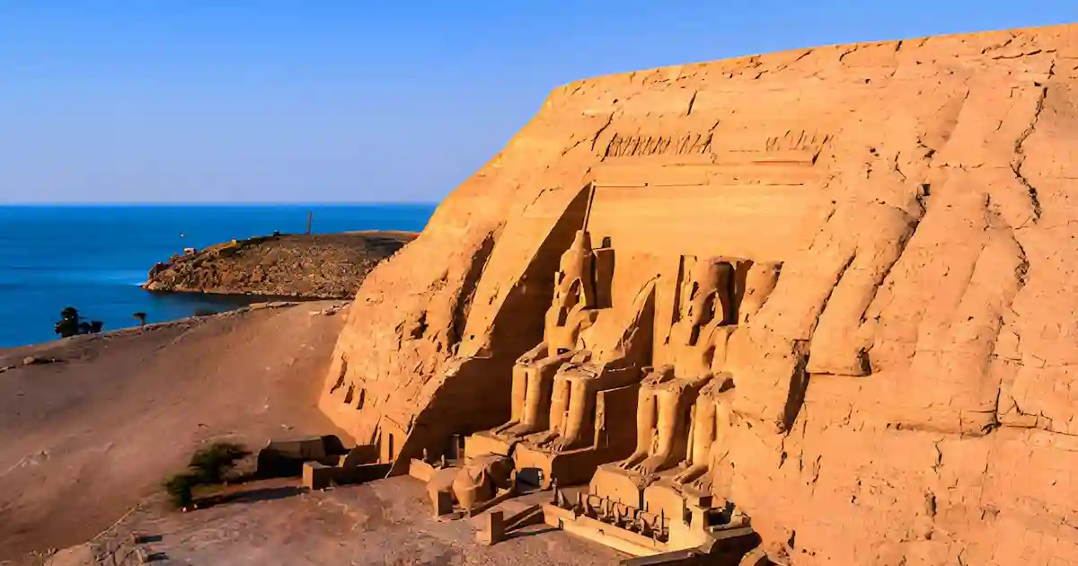 facts about abu simbel temple colossal statues.